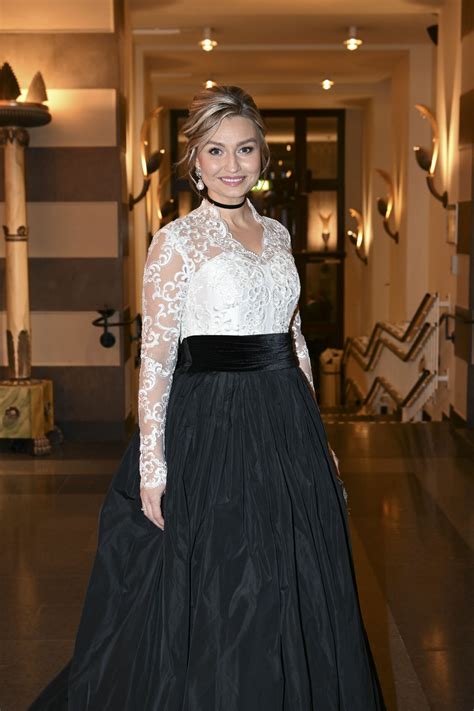 Därför känner du igen Ebba Buschs Nobelklänning - kvällens stora ...