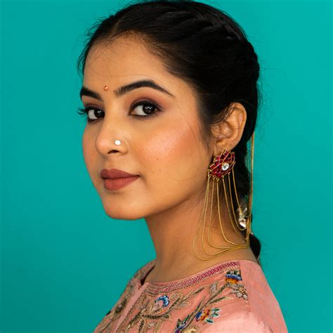 Vadiyon Ki Rani -chain earings – NIRVIKAA