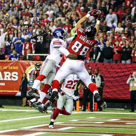 What does the tight end do in football?