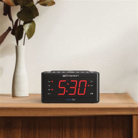 Mua Emerson CKSW0555 Smartset Wireless Charging Alarm Clock Radio ...