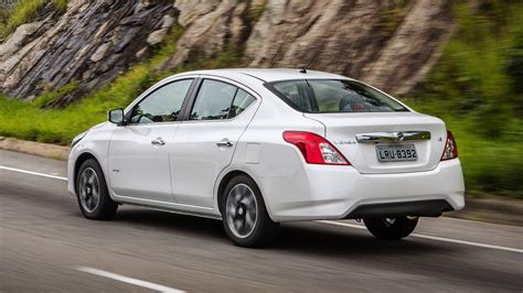Nissan lança March e Versa 2019 com nova central multimídia