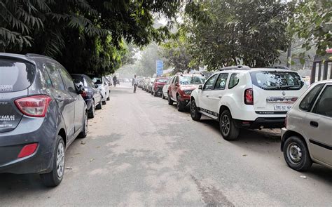 NGT directs Delhi government to discourage roadside parking | Autocar ...