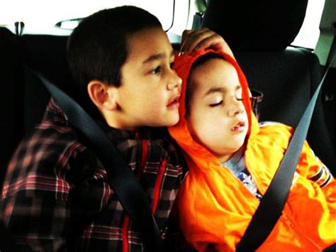 10 Things Indian Families Do On Road-Trips - Hello Travel Buzz