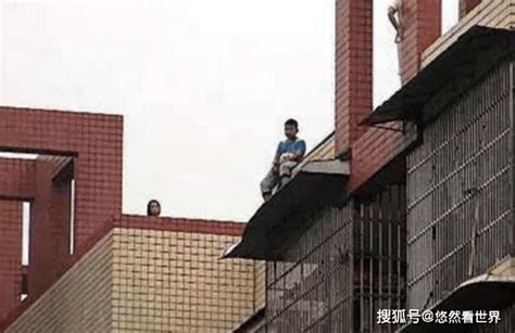 河南小学生踩踏事故致1死多伤 校长被免职_北京时间