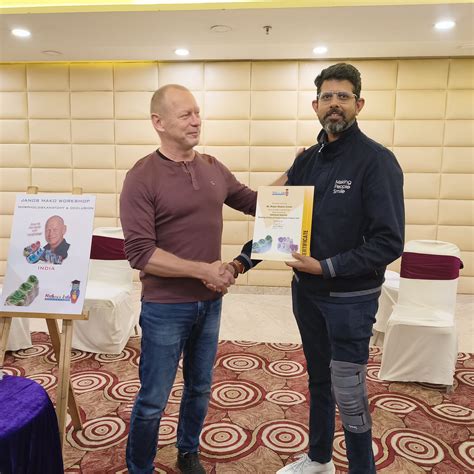 Photo Gallery | JANOS MAKO | Dec 2022/003 | NEO Smile