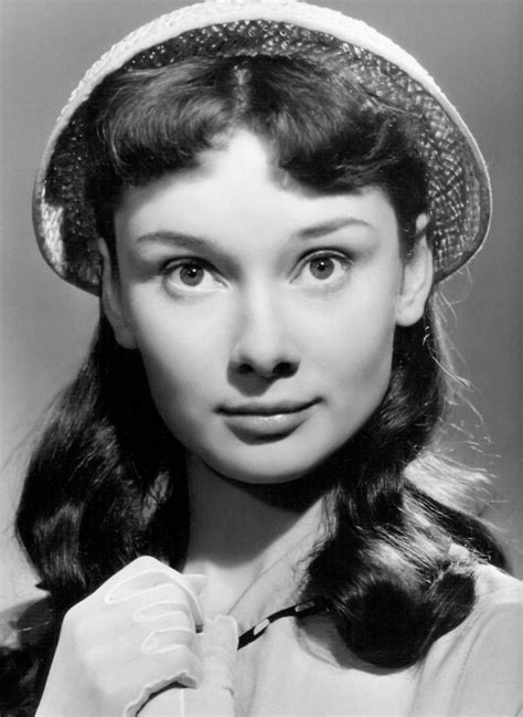 Audrey Hepburn | Young audrey hepburn, Audrey hepburn photos, Audrey ...