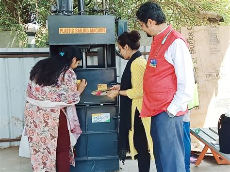 State-of-the-art 'Segregation Conveyor Belt and Hydraulic Baling ...