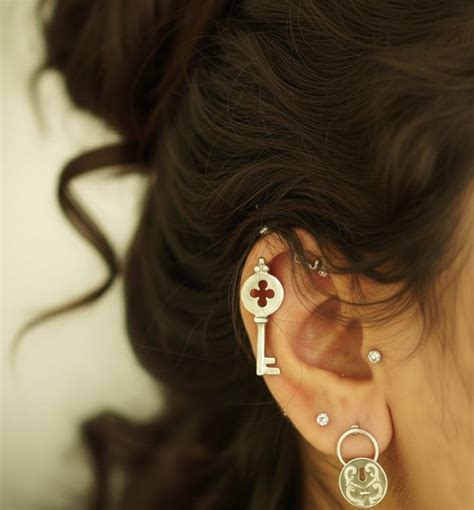 Multiple Earring Piercing Guide: Lobe, Helix, Tragus & Conch Styling ...