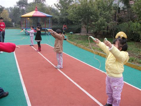 一分钟幼儿拍球、跳绳比赛活动圆满结束_园内活动_做中国幼儿园连锁经营_北京红缨幼儿园