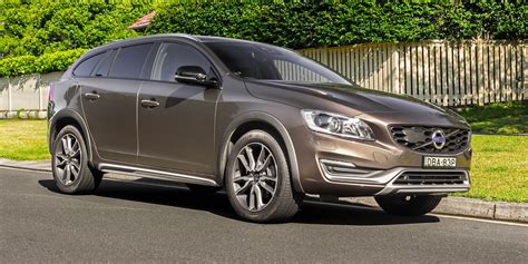 2016 Volvo V60 Cross Country Review | CarAdvice