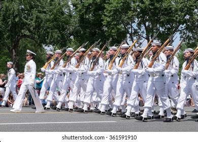 Navy Graduation Parade 的图像结果