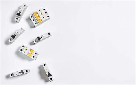 9TC14-15 - CIRCUIT BREAKER - Peerless Electronics Inc.