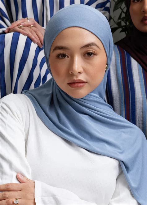 PREMIUM JERSEY HIJABS – House of Emaan — Luxury Abayas