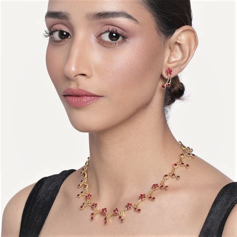 Modern Gold Plated Dalia Hanging Bloom Necklace – Estele