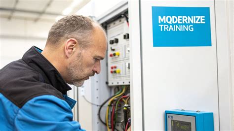 Modern Maintenance Technician Training Programs - AIDAR Solutions | VR ...