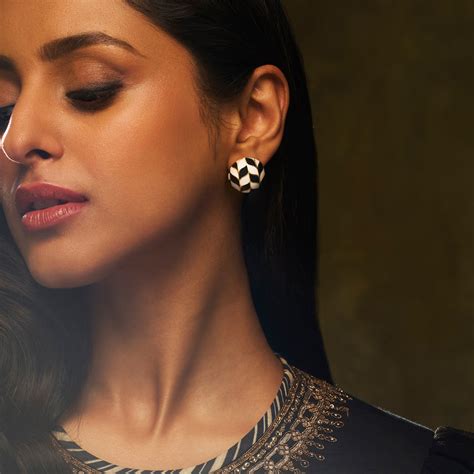 Chevron Oval Studs – Elegant Earrings | Aulerth