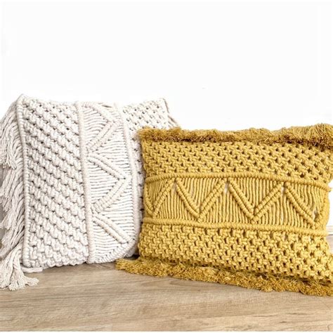 12-Inch Macrame Pillow Tutorial 的图像结果