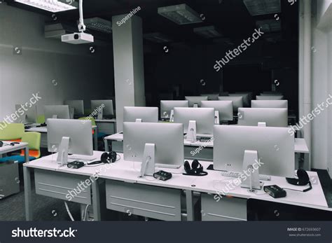 Library Computer Room 的图像结果