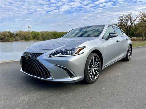 2023 Lexus Es