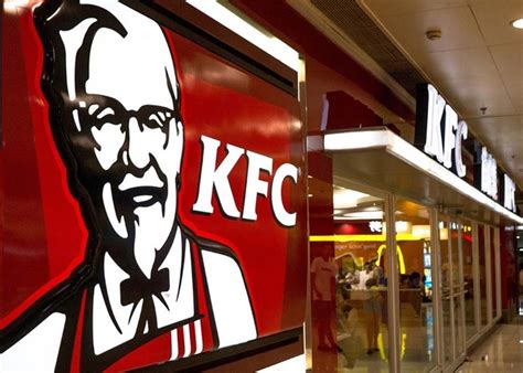 Pakistan: Huge Mob Vandalise & Set KFC Outlet On Fire In Karachi Over ...