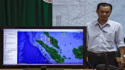 Malaysian jet veered west and reached Strait of Malacca: Military ...