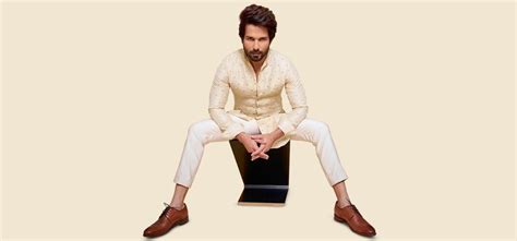 Best ethnic footwear for men to wear this festive season