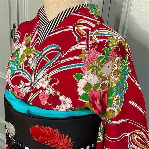 red bouquet＊花薬玉 ラズベリーレッド 赤 牡丹 芍薬 椿 アンティーク小紋着物 B288 | kimono tento