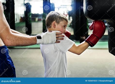 Boy Boxing 的图像结果
