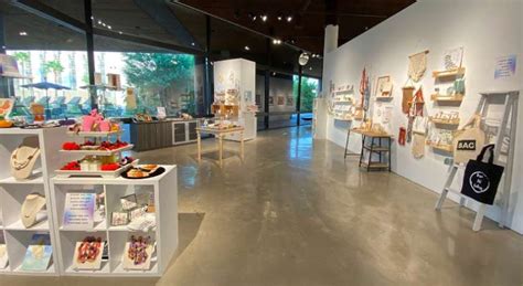 Local Store Shop Design 的图像结果