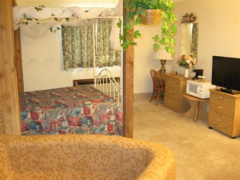 GLACIER GATEWAY INN (Cut Bank) - Hotel Reviews, Photos, Rate Comparison ...