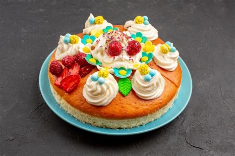 Front view delicious cream pie with fruits on dark space | Free Photo