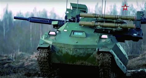俄军向乌克兰边境派遣战斗机器人，外形像微型坦克_腾讯新闻