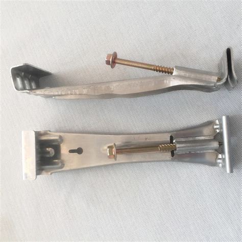 Install Hidden Gutter Hanger 的图像结果