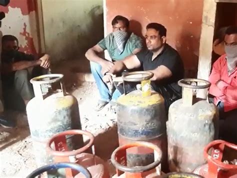 Scam was caught selling gas from domestic gas cylinders to commercial ...