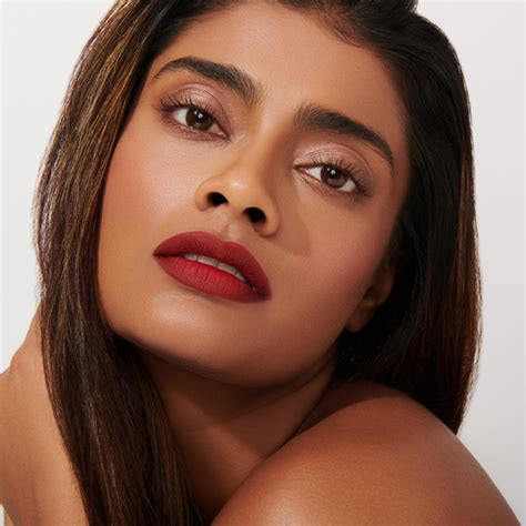Lipstick Colour Trends Guide: 7 Types Of Lipstick Shades Every Girl Ne