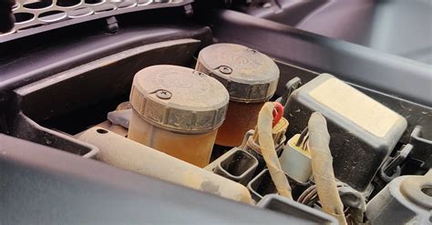 brake fluid reservoirs | Can-Am Maverick Forum
