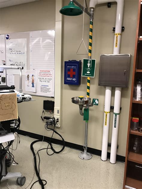 Science Lab Shower 的图像结果