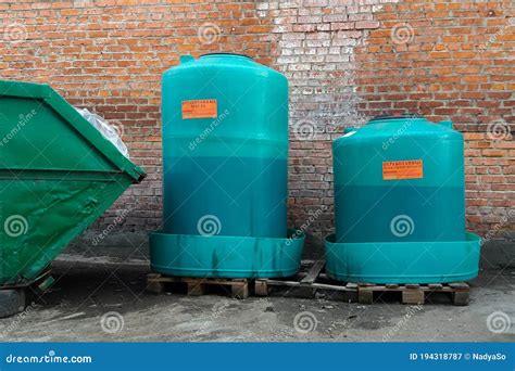 Oil Disposal Containers at Rachel Vance blog