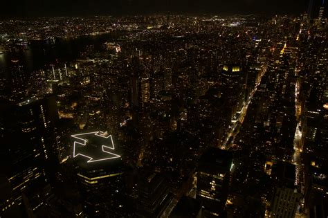 Buildings Night Window View 的图像结果