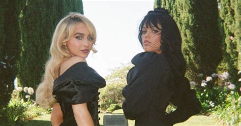 Sabrina Carpenter nos regala un beso con Jenna Ortega y un look para ...