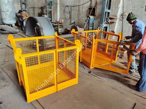 Concrete Buckets for Tower Crane - Manual Screw Jack Operated Tower ...
