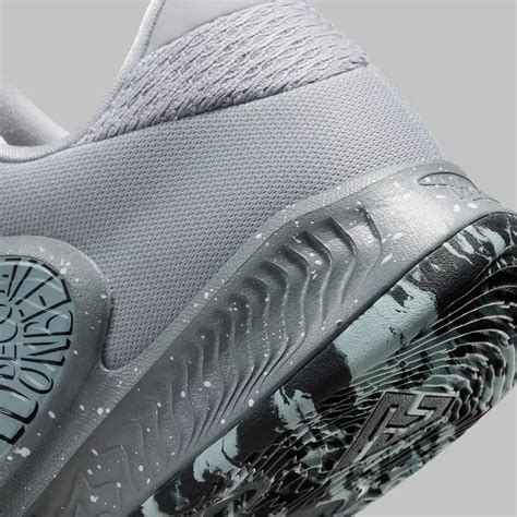 Zoom Freak 4 Wolf Grey : un coloris hivernal