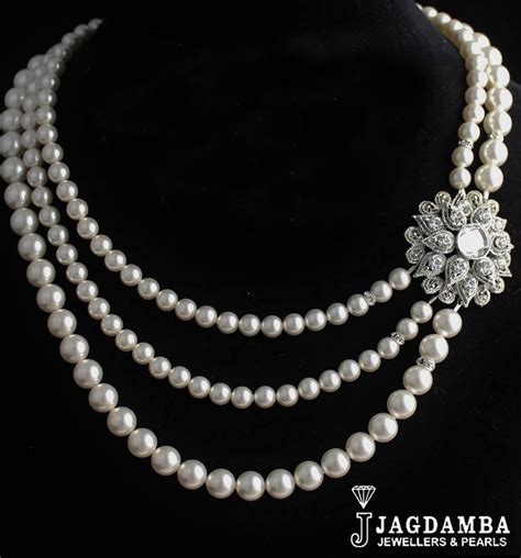 8 Glimmering Pearl Necklace Designs To Light Up Your Events!