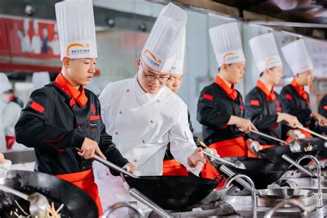 在重庆，有没有学厨师的培训学校？_重庆新东方烹饪学校