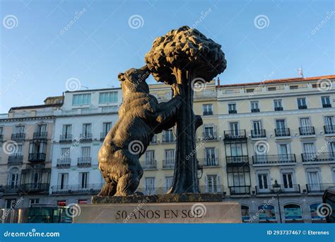 Bear and Strawberry Tree Bronze Statue Symbol of the City of Madrid ...
