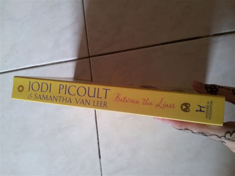 Stella's Book Shelf: Between The Lines by Jodi Picoult & Samantha Van Leer