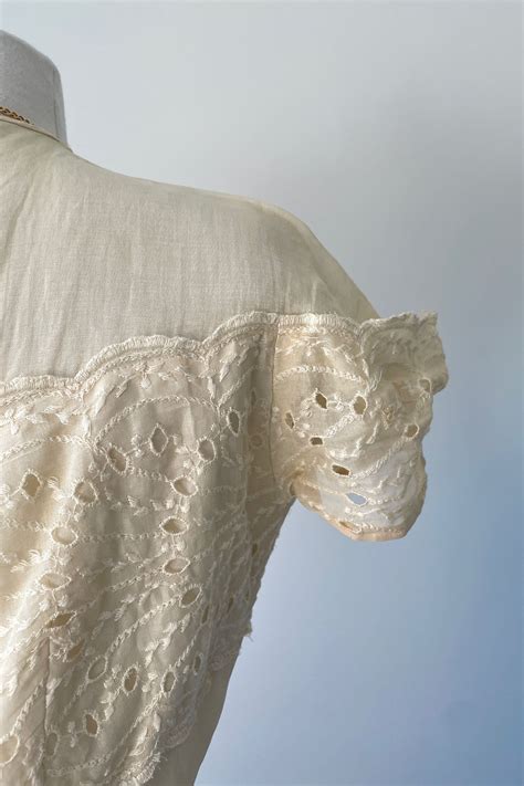 1950s Ivory Organze Eyelet Lace Wedding Dress | MEDIUM – Mill Street Vintage