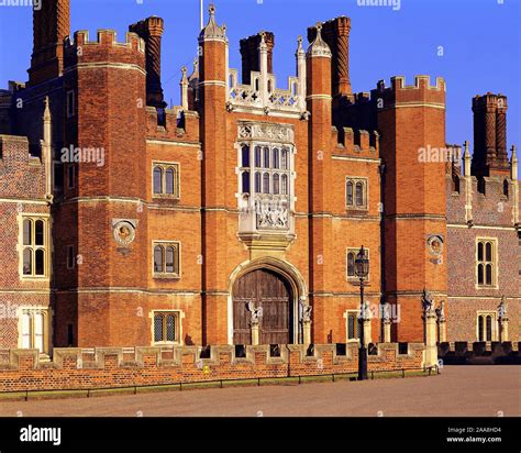 The main entrance to Hampton Court Palace, built for King Henry VIII; west London Stock Photo ...