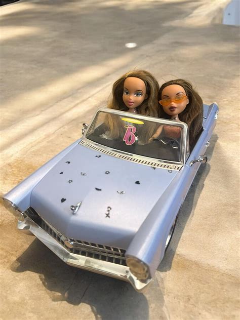 Vintage MGA Bratz Blue Cadillac 2002 With FM Radio and 2 Bratz Dolls ...