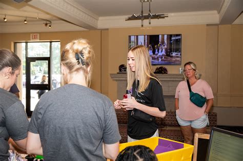 First-Time Freshmen - Hardin-Simmons University